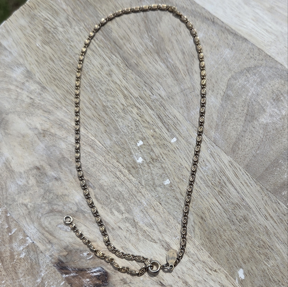 18. Elegant Gold Necklace - Picture 8 of 8